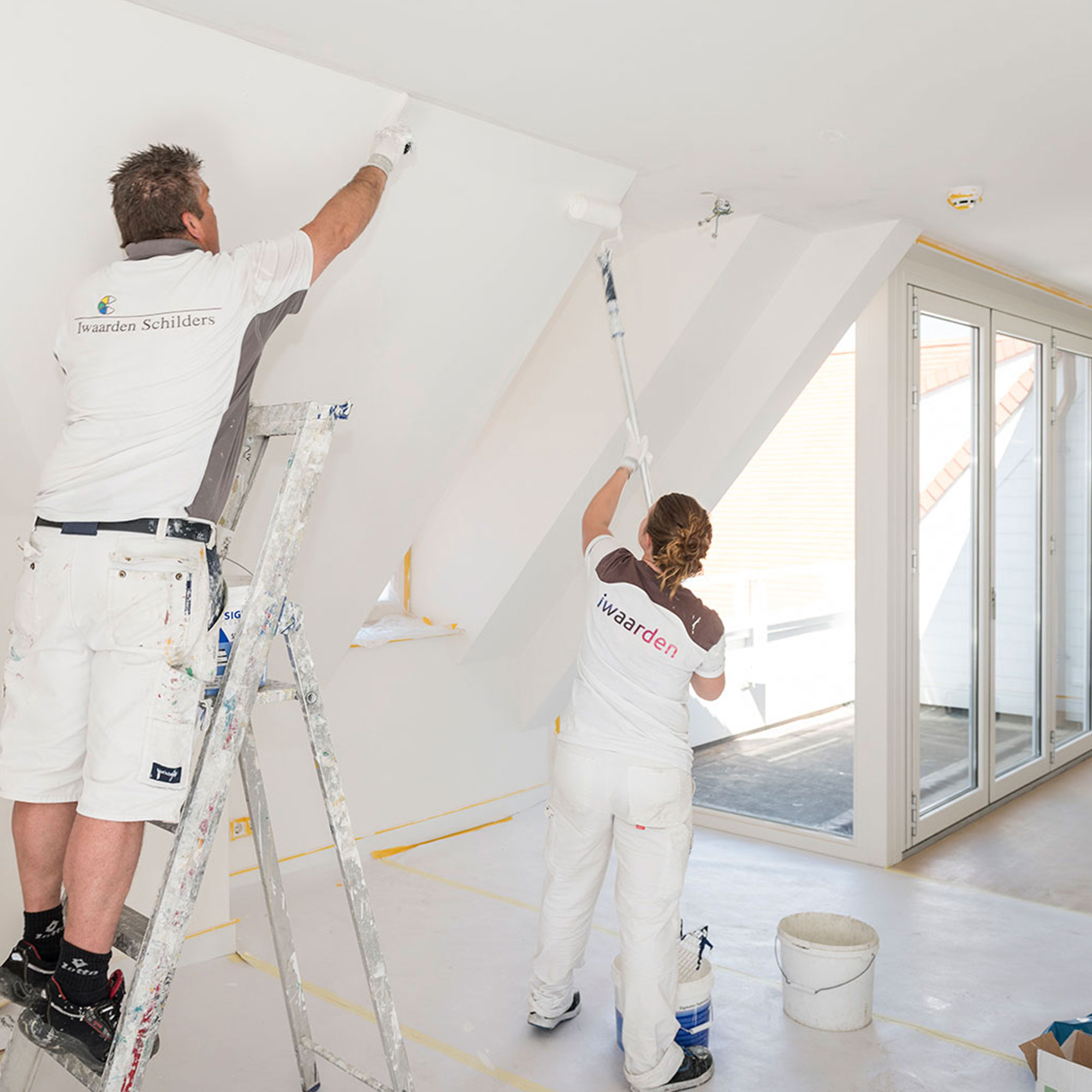 Bij het schilderen van uw plafond komt natuurlijk het één en ander kijken. Wij geven u graag een aantal tips.
